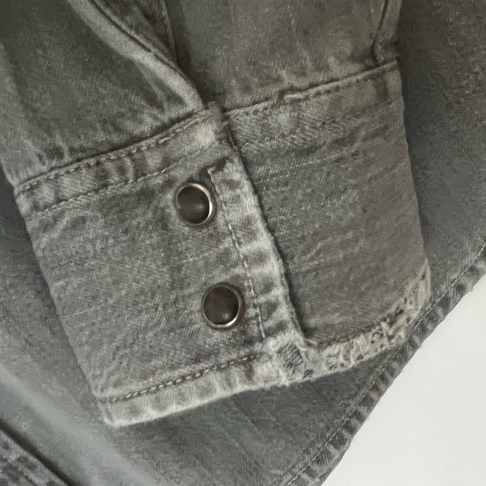 Vintage Levi's Two Horse Men's Gray Denim Western Pearl Snap Shirt, Size S - Picture 10 of 15